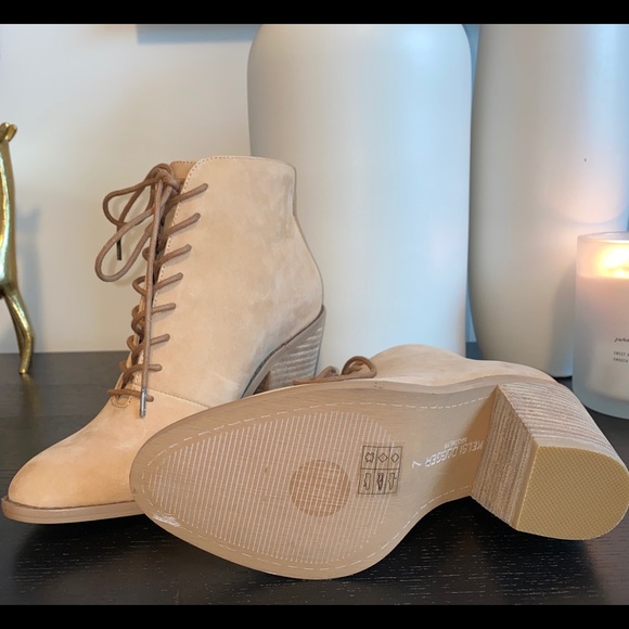 π Kelsie Dagger Brooklyn Jensen Suede Ankle Boot - Picture 2 of 4